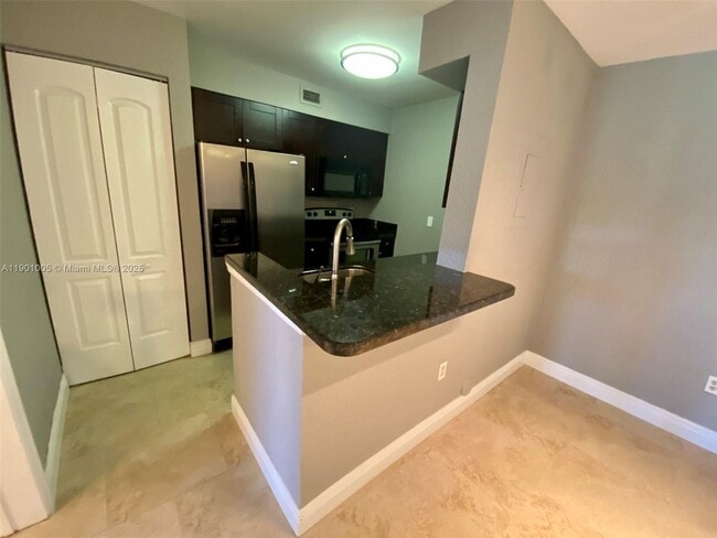 property at 2851 N Oakland Forest Dr