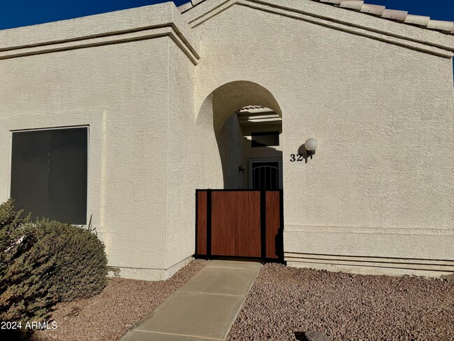 2100 W Lemon Tree Pl in Chandler, AZ - Building Photo - Building Photo