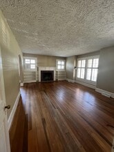 506 W Farley Ave in Laurens, SC - Foto de edificio - Building Photo