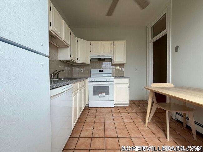 367 Somerville Ave, Unit G in Somerville, MA - Building Photo - Building Photo