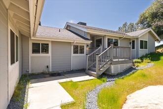 43596 Cedar Grove Ct in Coarsegold, CA - Foto de edificio - Building Photo