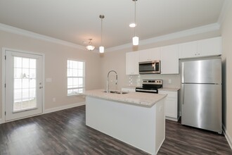 31 Jackson Ct in Dawsonville, GA - Foto de edificio - Building Photo