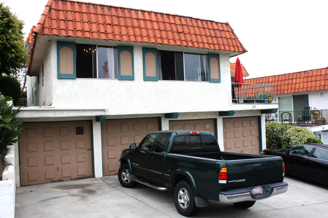 243 Avenida Granada in San Clemente, CA - Building Photo - Building Photo