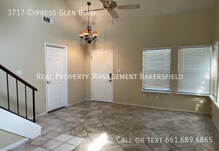 3717 Cypress Glen Blvd in Bakersfield, CA - Building Photo - Building Photo