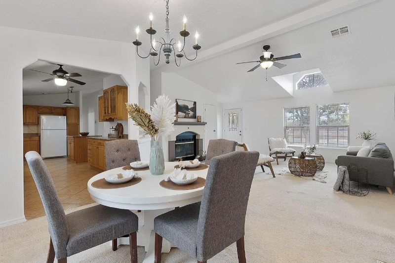 8 Phillips Dr in Los Lunas, NM - Building Photo