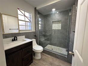 2275 NW 30th St in Miami, FL - Building Photo - Building Photo