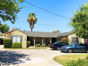 319 Holtby Rd in Bakersfield, CA - Building Photo - Building Photo