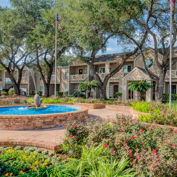 Kingswood Village Apartments in Houston, TX - Foto de edificio