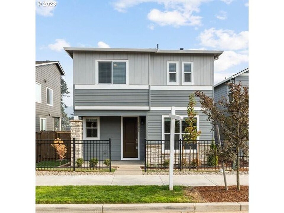 16753 SE Pleasant Vly Pkwy in Happy Valley, OR - Building Photo