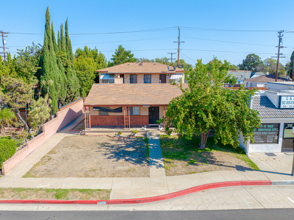 11910 Garfield Ave in South Gate, CA - Building Photo