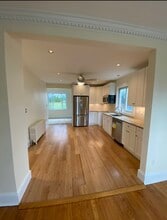 56 Charles St, Unit First floor in Greenwich, CT - Foto de edificio - Building Photo