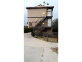 1113 Circle City Dr, Unit 101 in Corona, CA - Building Photo