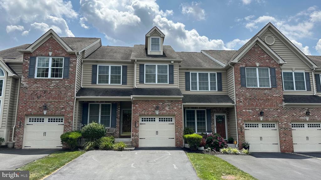 938 Dutch Dr in Norristown, PA - Building Photo