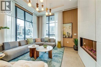 770 Whitlock Ave in Milton, ON - Building Photo - Building Photo