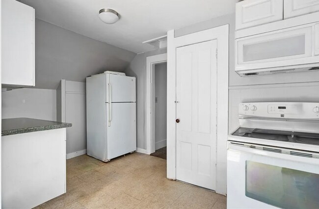 15 Vernon St in Holyoke, MA - Building Photo - Building Photo