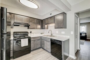 The Parkton in Cincinnati, OH - Building Photo