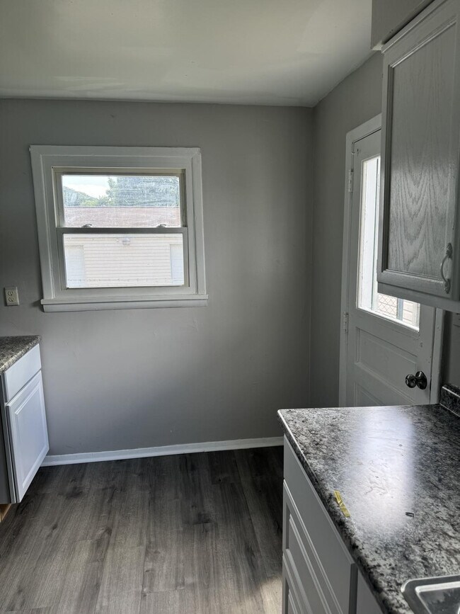 123 Clinton Ave in Oakdale, PA - Building Photo - Building Photo