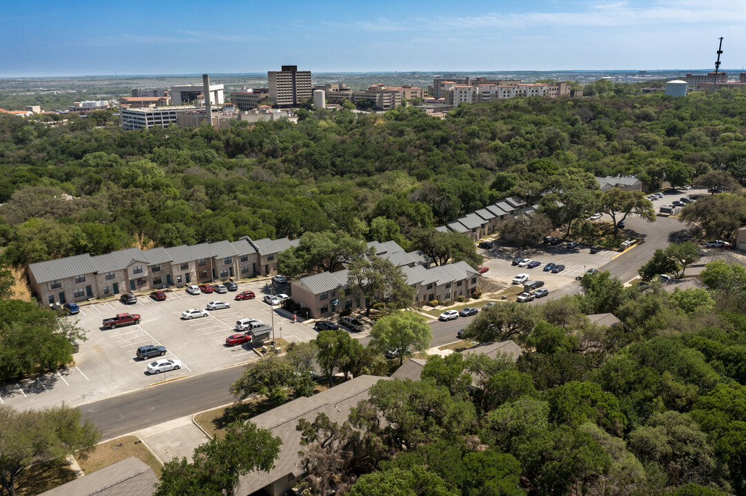 Windmill Townhomes & Duplexes in San Marcos, TX - Foto de edificio