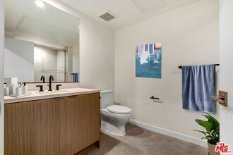 1157 S Hoover St in Los Angeles, CA - Building Photo - Building Photo