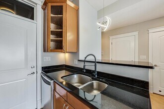 1910 N Washtenaw Ave in Chicago, IL - Building Photo - Building Photo