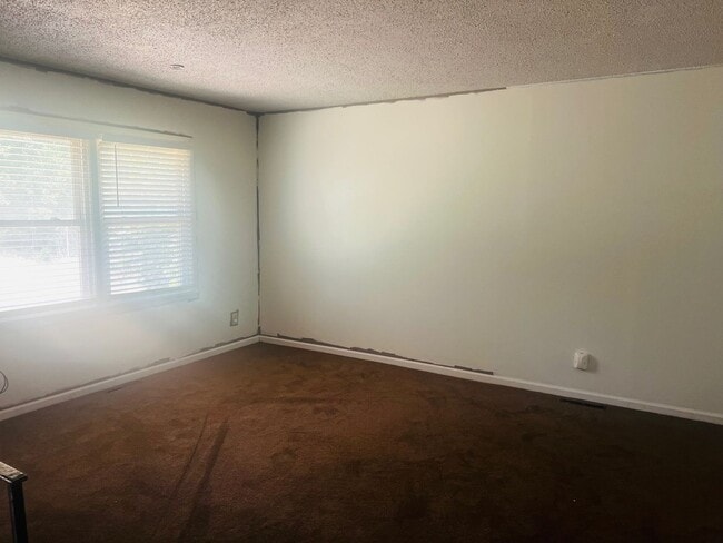 1520 Rockwell Dr in Junction City, KS - Building Photo - Building Photo