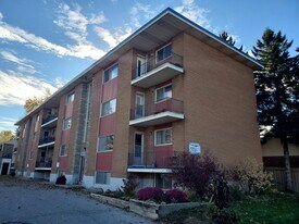 1043 Union St in Kitchener, ON - Building Photo