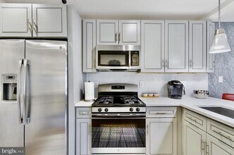 2536 W Girard Ave, Unit B in Philadelphia, PA - Building Photo - Building Photo