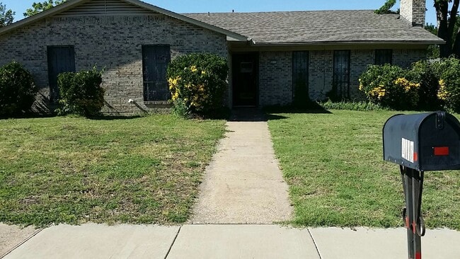 property at 2115 Blossom Ln