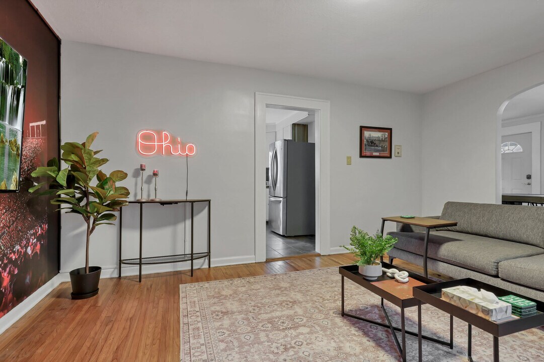 226 W N Broadway in Columbus, OH - Building Photo