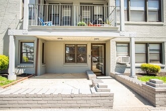 302 E Broadway in Long Beach, NY - Foto de edificio - Building Photo