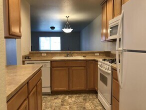 2444 SW 23rd St in Redmond, OR - Building Photo - Building Photo