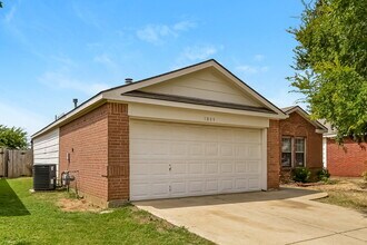 1009 Springcreek Dr in Denton, TX - Building Photo - Building Photo