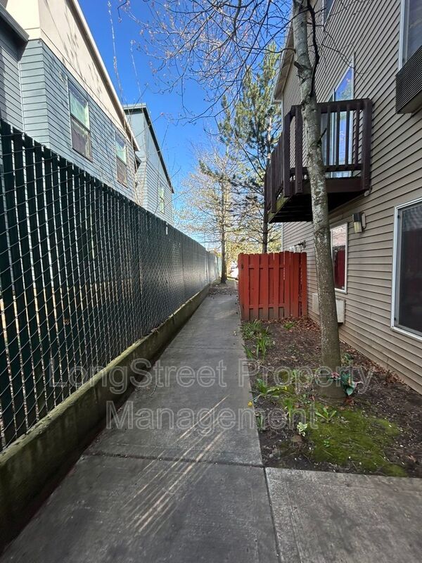 3317 SE 122nd Ave in Portland, OR - Building Photo - Building Photo