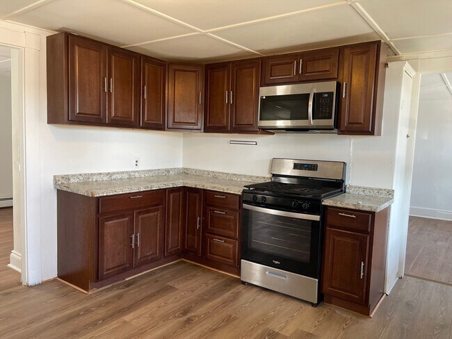 304 Cumberland Rd in Lowell, MA - Building Photo - Building Photo