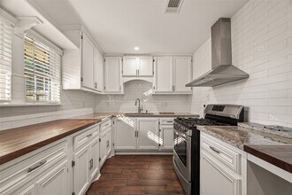 8726 Glenloch Dr in Houston, TX - Building Photo - Building Photo