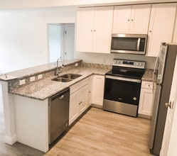440 Dora Ave in Tavares, FL - Building Photo - Building Photo
