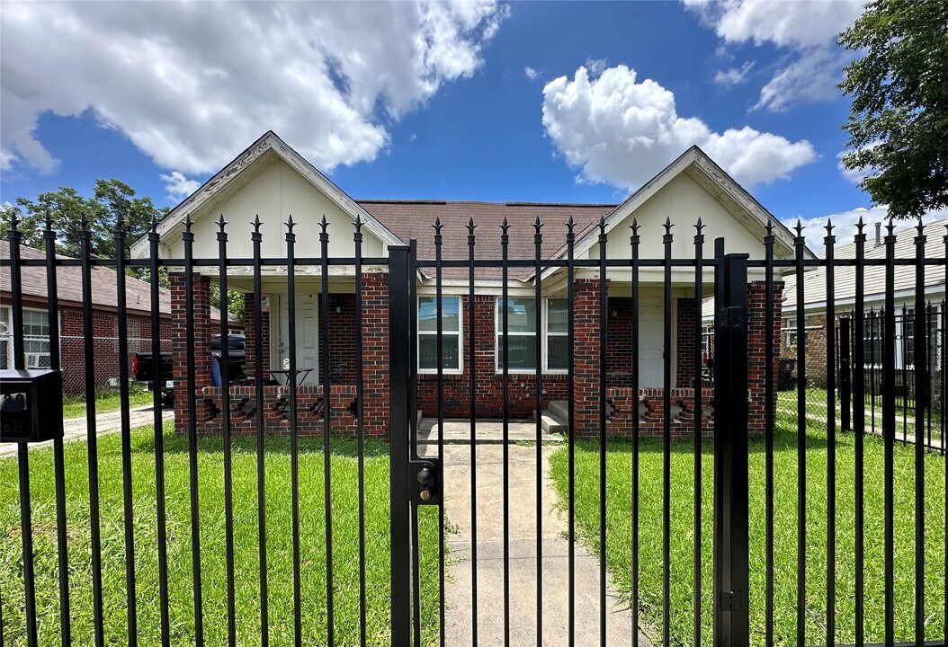 5024 Jefferson St in Houston, TX - Building Photo