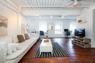 85 South St in New York, NY - Building Photo