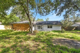 345 Maple Ln in Conroe, TX - Building Photo - Building Photo