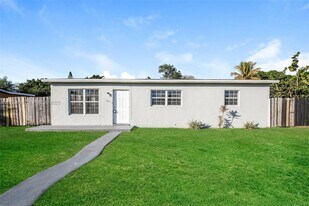 1231 NE 214th St in Miami, FL - Building Photo