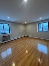 28 Brentwood St, Unit 5 in Boston, MA - Foto de edificio - Building Photo