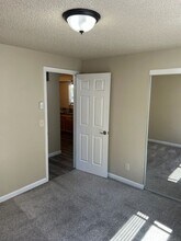 7 Myers Ct in Medford, OR - Foto de edificio - Building Photo