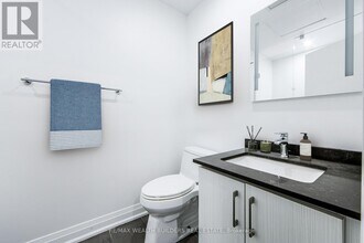 213 Jarvis St in Toronto, ON - Building Photo - Building Photo