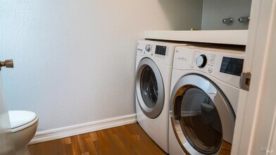 108 Scotia Ln in Novato, CA - Building Photo - Building Photo