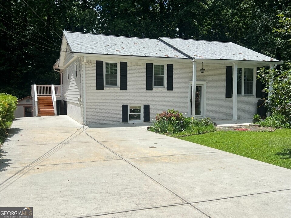 3990 Admiral Dr in Chamblee, GA - Building Photo