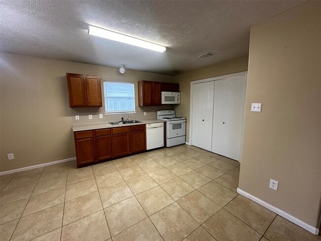 8840 E Buffalo Cir in Willis, TX - Building Photo - Building Photo