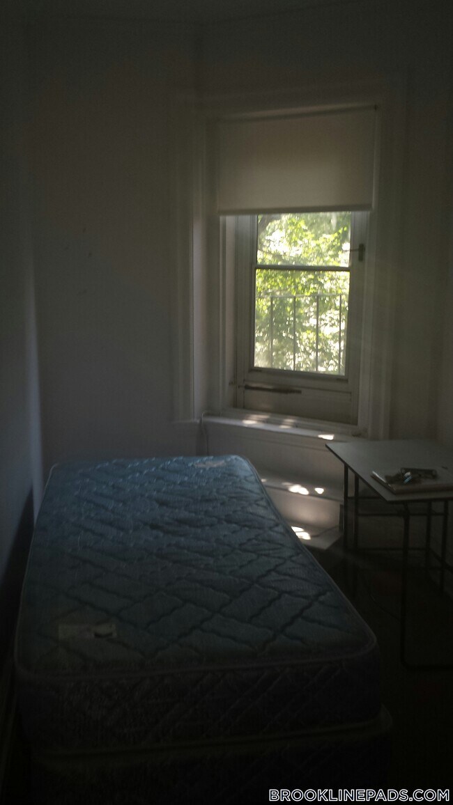 1061 Beacon St in Brookline, MA - Building Photo - Building Photo