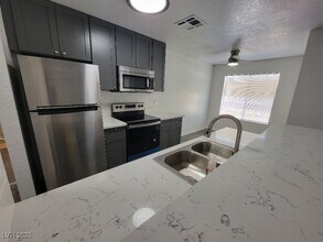 2771 S Mountain Vista St in Las Vegas, NV - Building Photo - Building Photo