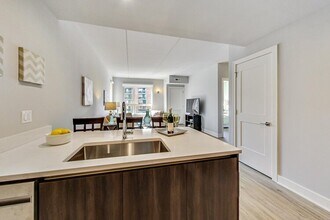 311 W Division St in Chicago, IL - Building Photo - Building Photo
