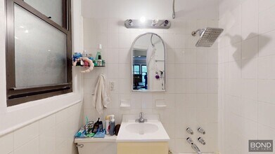 1293 1st Ave in New York, NY - Building Photo - Building Photo